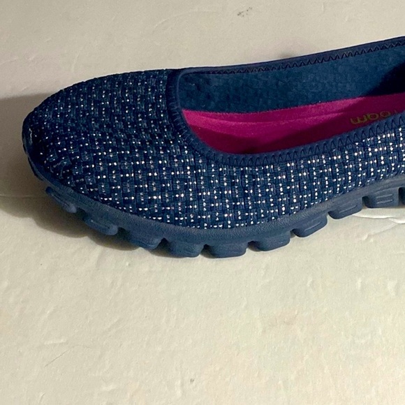 EUC Skechers Sport Sweetpea Weave Slip-on Navy, Silver, Metallic, #22616, Sz 9.5 - Picture 5 of 13